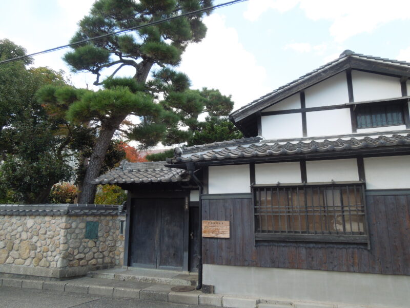 芦屋市宮川町　富田砕花旧居